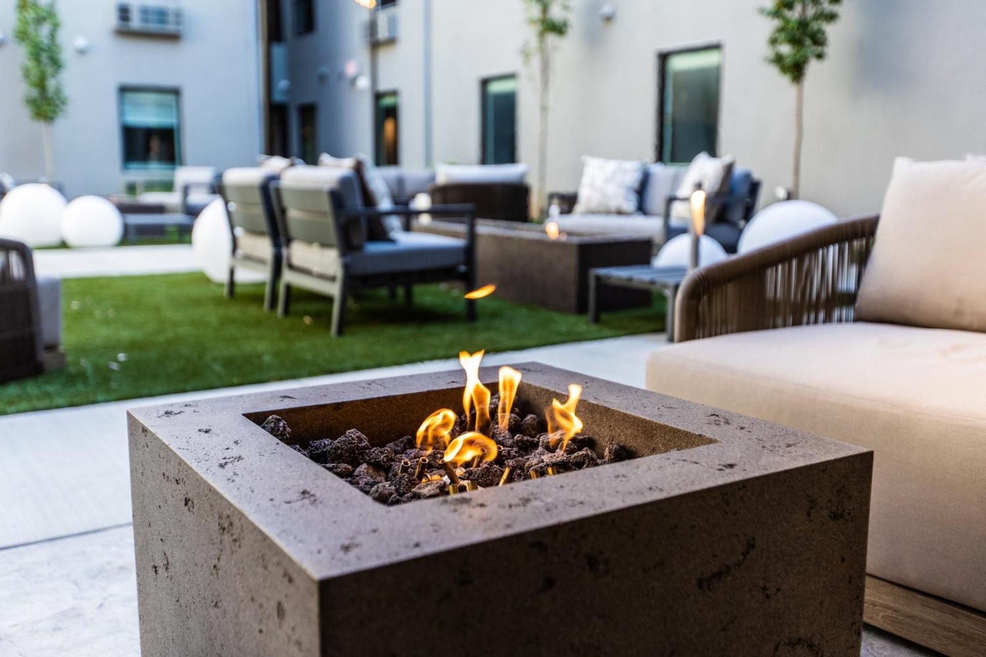 Voco The Darwin - Atlanta Midtown By Ihg Hotel Exterior photo