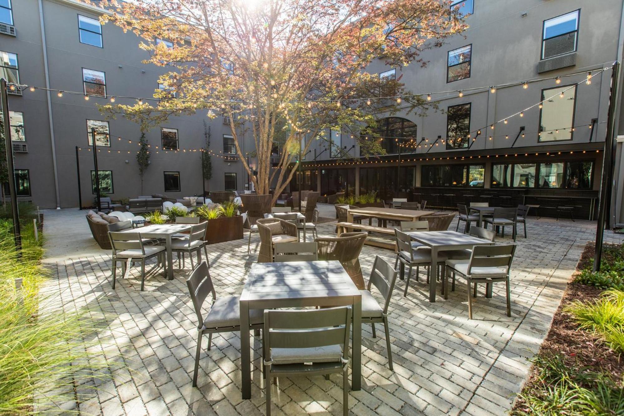 Voco The Darwin - Atlanta Midtown By Ihg Hotel Exterior photo